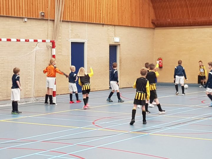 Jeugd Blauw-Wit’81 naar zaalvoetbaltoernooi van SSC’55.