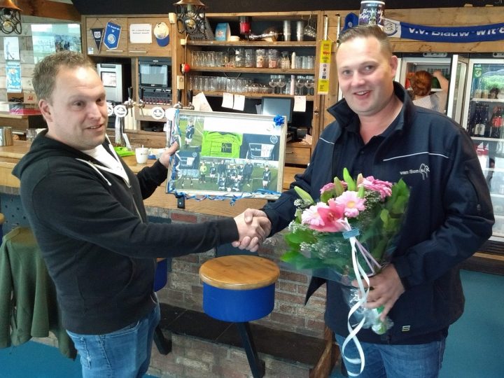 Nieuwe voetbalshirts voor JO10 bij Blauw-Wit ’81!