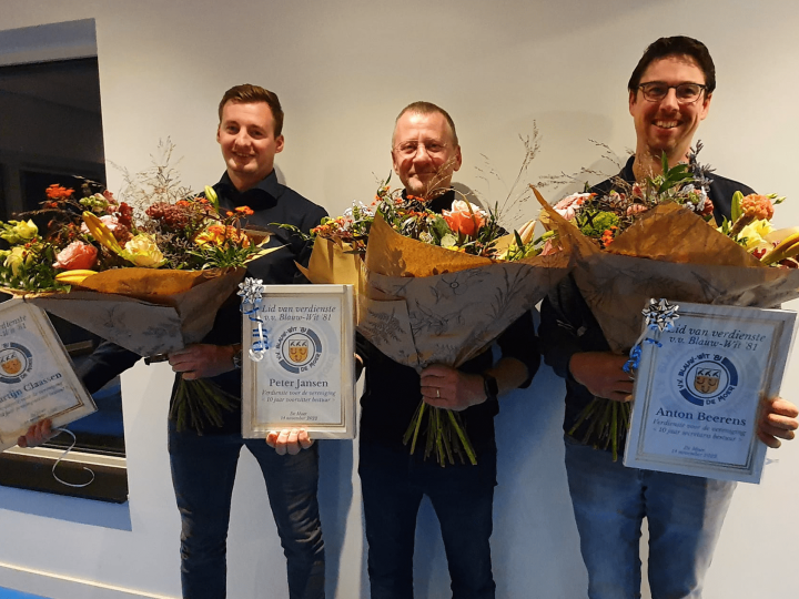 Drie bestuursleden benoemd tot Lid van verdienste