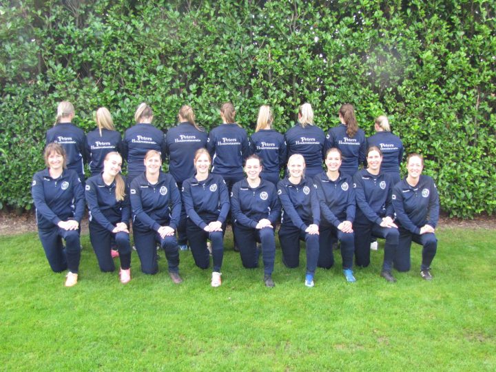 Nieuwe wedstrijdshirts en trainingspakken voor Dames 1 zondag !